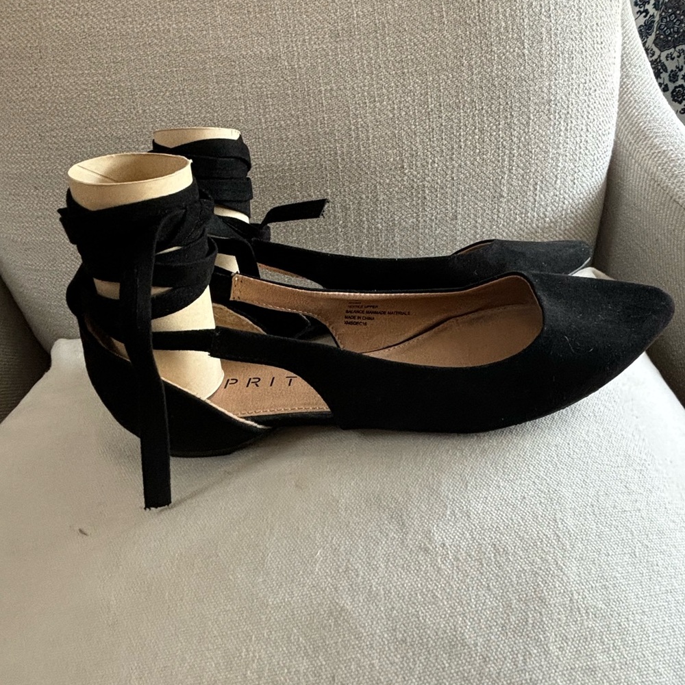 Esprit women’s black flat shoes with lace up ties.  Size 7.5 - Picture 6 of 14